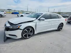 1HGCV1F32JA137220 2018 HONDA ACCORD