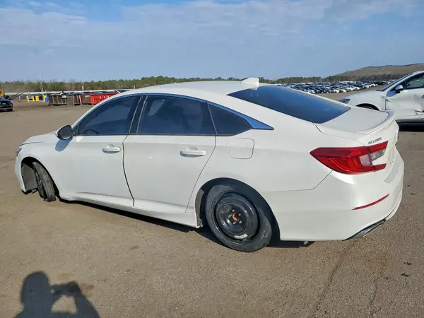 1HGCV1F32JA209064 2018 HONDA ACCORD - Image 2