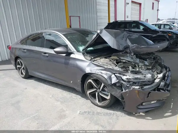 1HGCV1F32JA212028 2018 HONDA ACCORD - Image 1