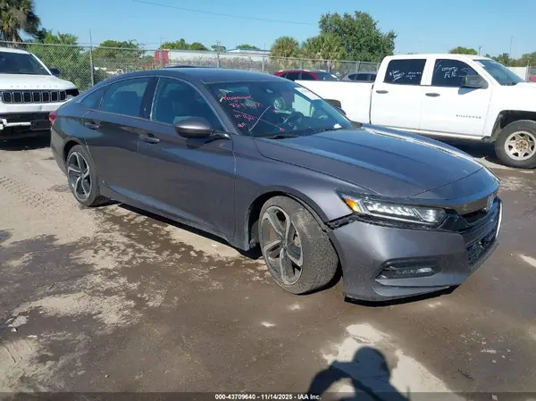 1HGCV1F32JA250701 2018 HONDA ACCORD - Image 1