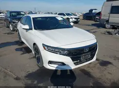1HGCV1F32JA255882 2018 HONDA ACCORD