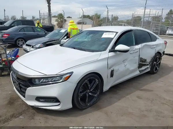 1HGCV1F32KA069633 2019 HONDA ACCORD - Image 2