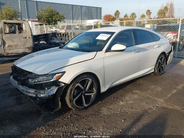 1HGCV1F32KA070460 2019 HONDA ACCORD - Image 2