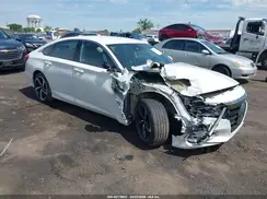 1HGCV1F32KA107023 2019 HONDA ACCORD