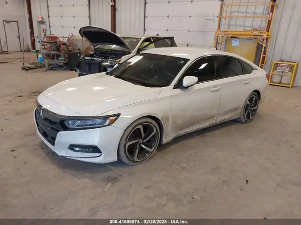 1HGCV1F32KA134156 2019 HONDA ACCORD - Image 2