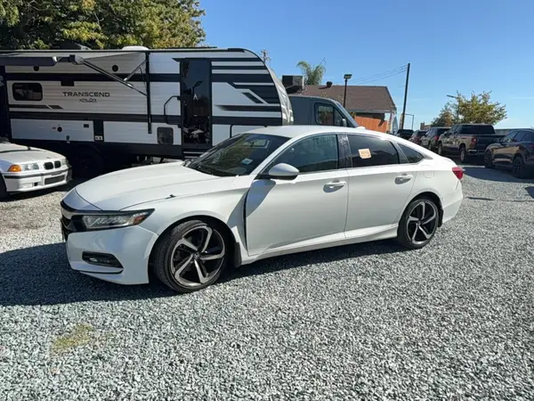 1HGCV1F32KA176035 2019 HONDA ACCORD - Image 2