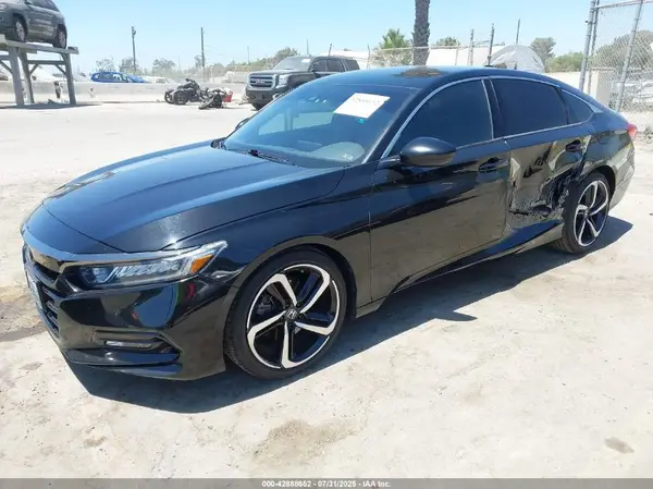 1HGCV1F33JA000898 2018 HONDA ACCORD - Image 2