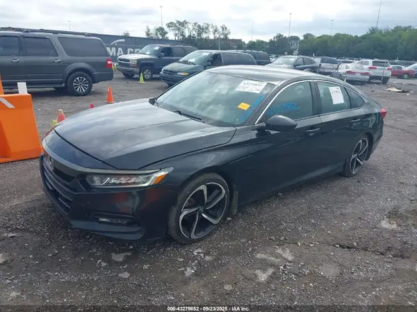 1HGCV1F33JA024568 2018 HONDA ACCORD - Image 2