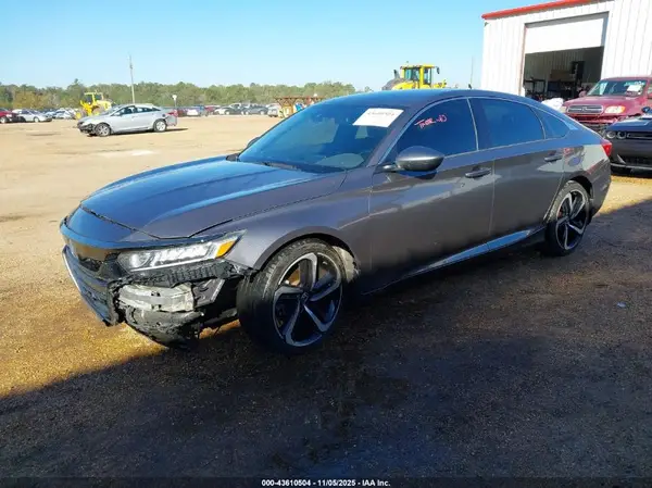 1HGCV1F33JA060132 2018 HONDA ACCORD - Image 2