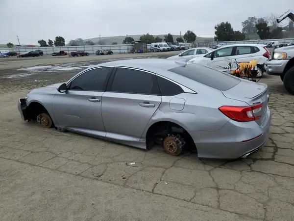 1HGCV1F33JA137078 2018 HONDA ACCORD - Image 2