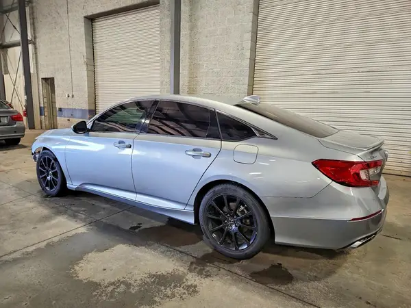 1HGCV1F33JA165060 2018 HONDA ACCORD - Image 2