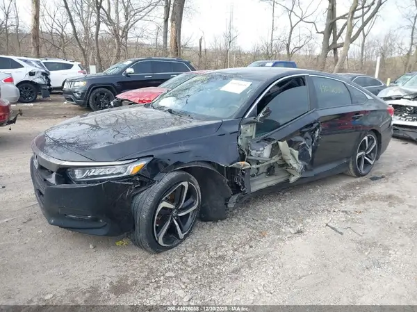 1HGCV1F33JA181503 2018 HONDA ACCORD - Image 2