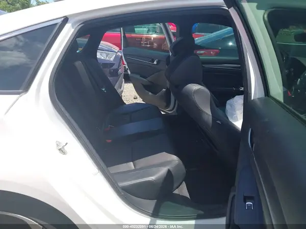 1HGCV1F33JA186572 2018 HONDA ACCORD - Image 8