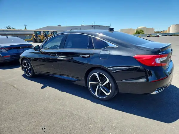 1HGCV1F33JA187978 2018 HONDA ACCORD - Image 2