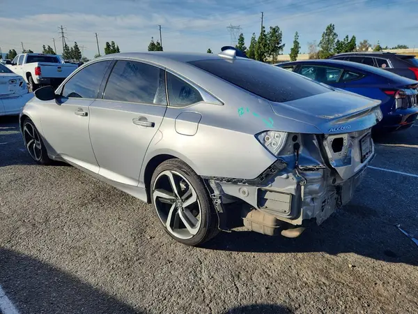 1HGCV1F33JA207582 2018 HONDA ACCORD - Image 2