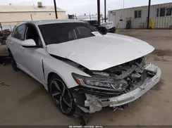 1HGCV1F33JA211843 2018 HONDA ACCORD