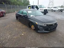 1HGCV1F33JA232577 2018 HONDA ACCORD