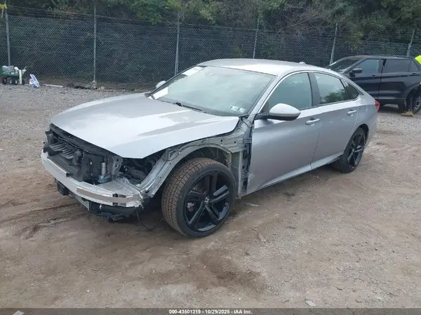 1HGCV1F33JA237858 2018 HONDA ACCORD - Image 2