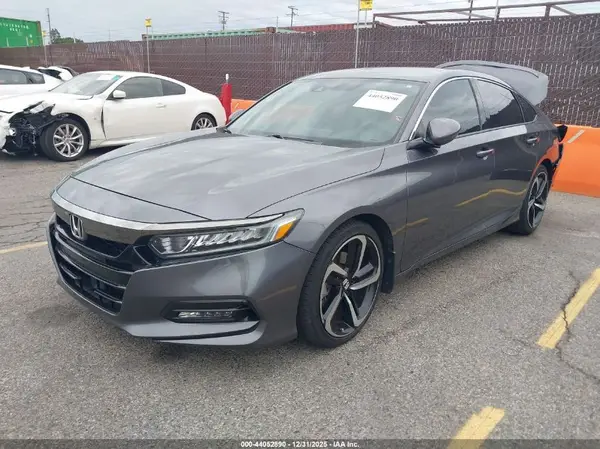 1HGCV1F33JA243899 2018 HONDA ACCORD - Image 2