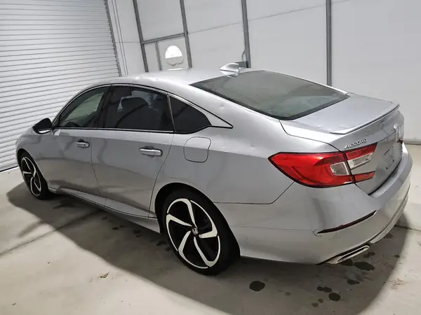 1HGCV1F33JA252537 2018 HONDA ACCORD - Image 2