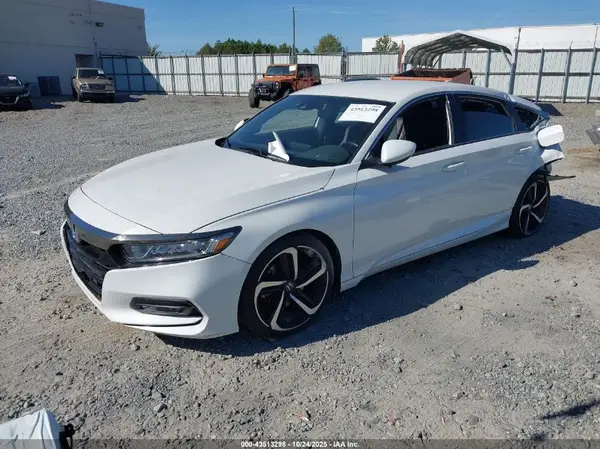 1HGCV1F33JA264588 2018 HONDA ACCORD - Image 2