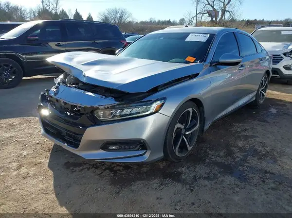 1HGCV1F33JA266762 2018 HONDA ACCORD - Image 2