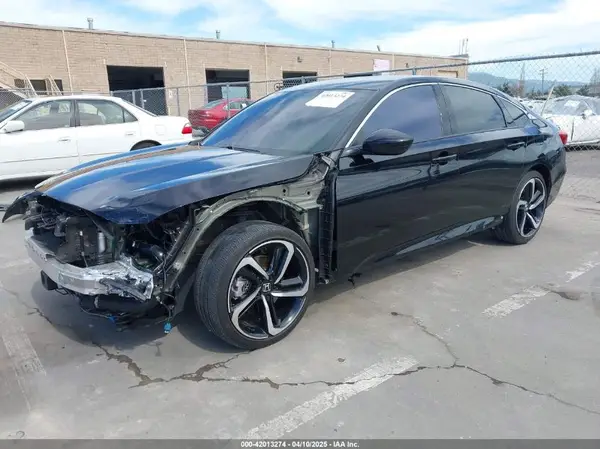1HGCV1F33JA267913 2018 HONDA ACCORD - Image 2