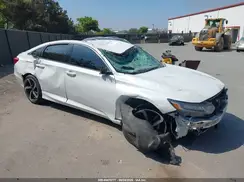 1HGCV1F33KA013944 2019 HONDA ACCORD