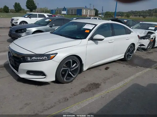 1HGCV1F33KA175718 2019 HONDA ACCORD - Image 2