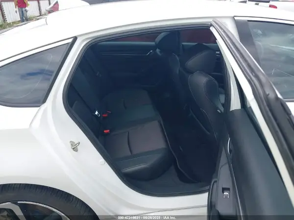 1HGCV1F34KA175887 2019 HONDA ACCORD - Image 8