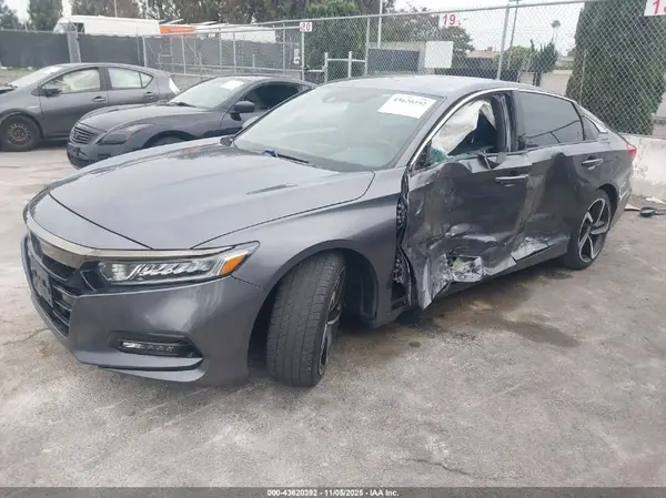 1HGCV1F35JA028654 2018 HONDA ACCORD - Image 2