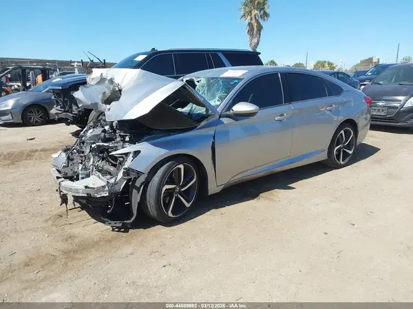 1HGCV1F35JA185634 2018 HONDA ACCORD - Image 2