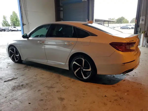 1HGCV1F35JA233987 2018 HONDA ACCORD - Image 2