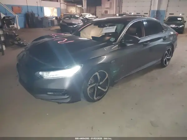 1HGCV1F35JA250837 2018 HONDA ACCORD - Image 2