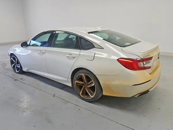 1HGCV1F35JA266066 2018 HONDA ACCORD - Image 2