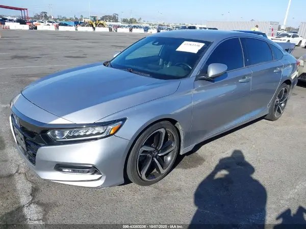 1HGCV1F35JA266889 2018 HONDA ACCORD - Image 2