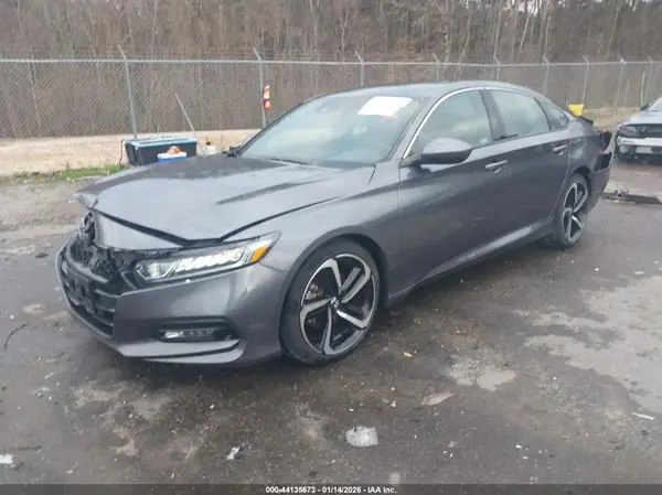 1HGCV1F36JA168213 2018 HONDA ACCORD - Image 2