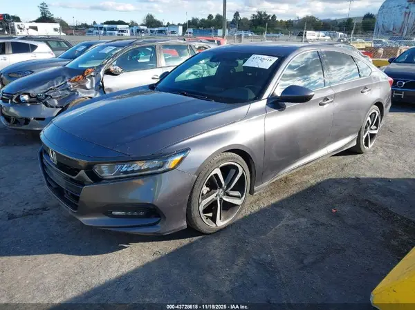 1HGCV1F37JA021835 2018 HONDA ACCORD - Image 2