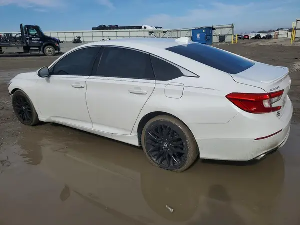 1HGCV1F37JA063079 2018 HONDA ACCORD - Image 2