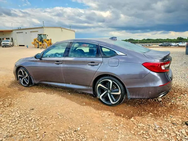 1HGCV1F37JA200909 2018 HONDA ACCORD - Image 2