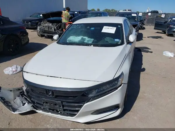 1HGCV1F37JA259684 2018 HONDA ACCORD - Image 2