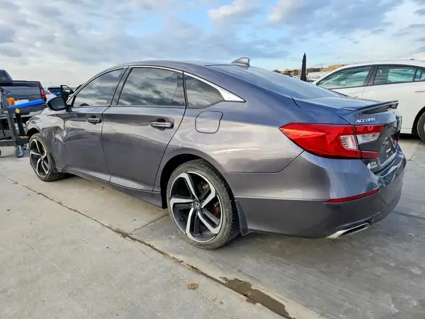 1HGCV1F37JA263685 2018 HONDA ACCORD - Image 2