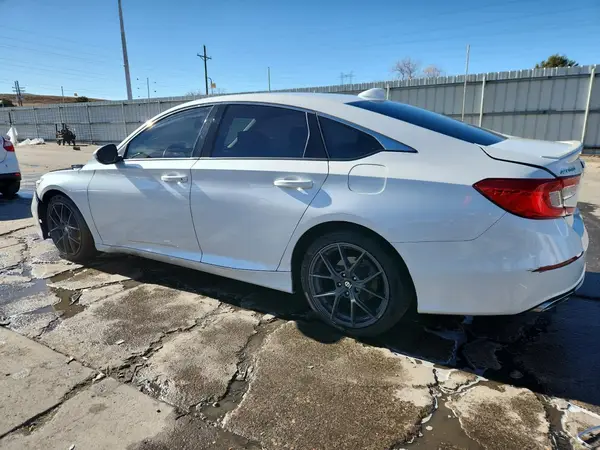 1HGCV1F37JA267266 2018 HONDA ACCORD - Image 2