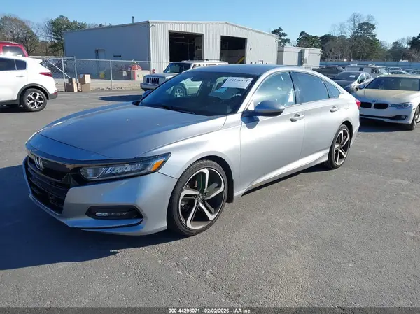 1HGCV1F37JA268613 2018 HONDA ACCORD - Image 2