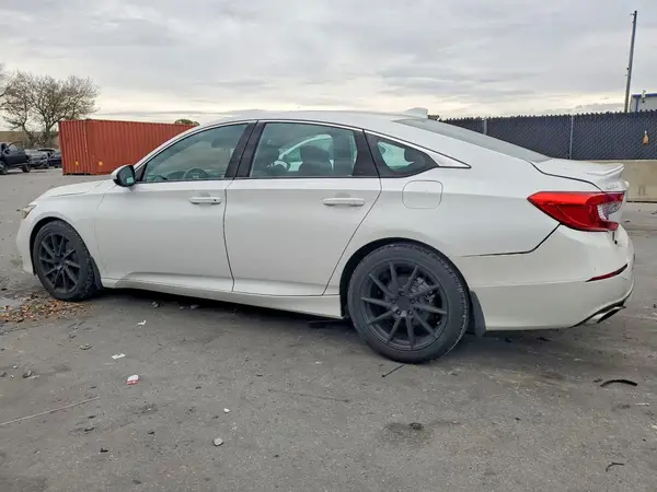1HGCV1F38JA063026 2018 HONDA ACCORD - Image 2