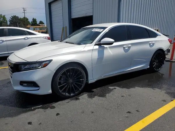 1HGCV1F38JA112015 2018 HONDA ACCORD - Image 1