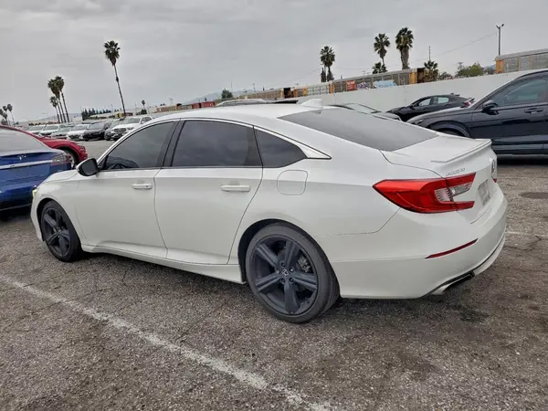 1HGCV1F38JA130563 2018 HONDA ACCORD - Image 2