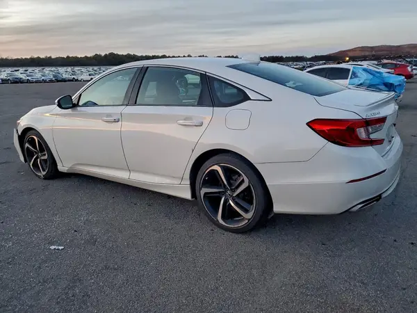 1HGCV1F38JA155429 2018 HONDA ACCORD - Image 2