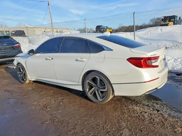 1HGCV1F38JA161733 2018 HONDA ACCORD - Image 2