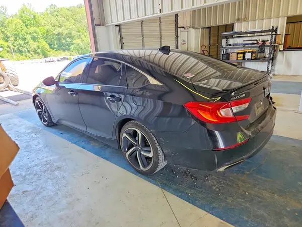 1HGCV1F38JA180136 2018 HONDA ACCORD - Image 2